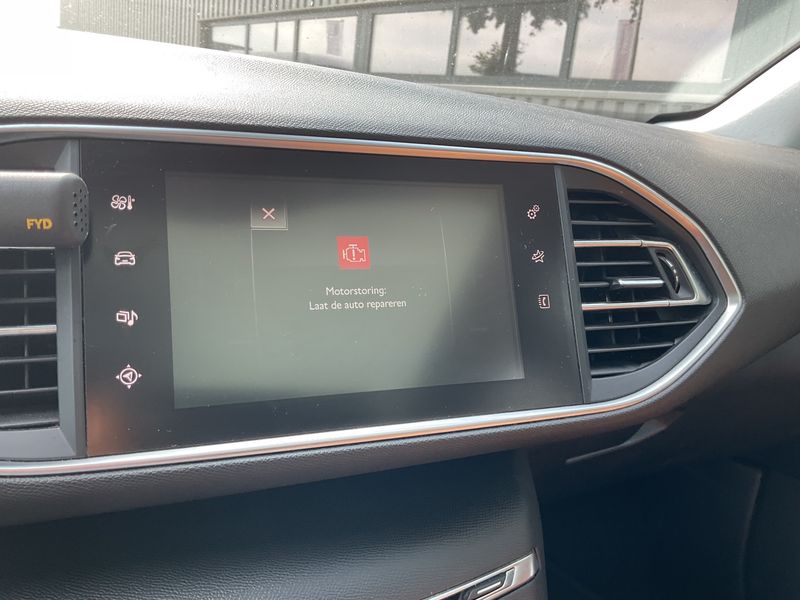 Peugeot 308 1.6 Blue-HDi Access Business 2015 – снимка на щета