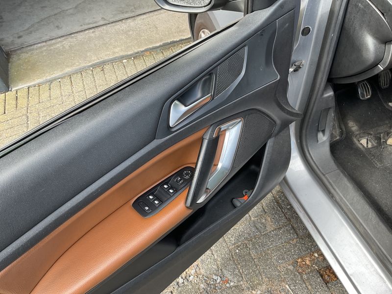 Peugeot 308 1.6 Blue-HDi Access Business 2015 – снимка на щета