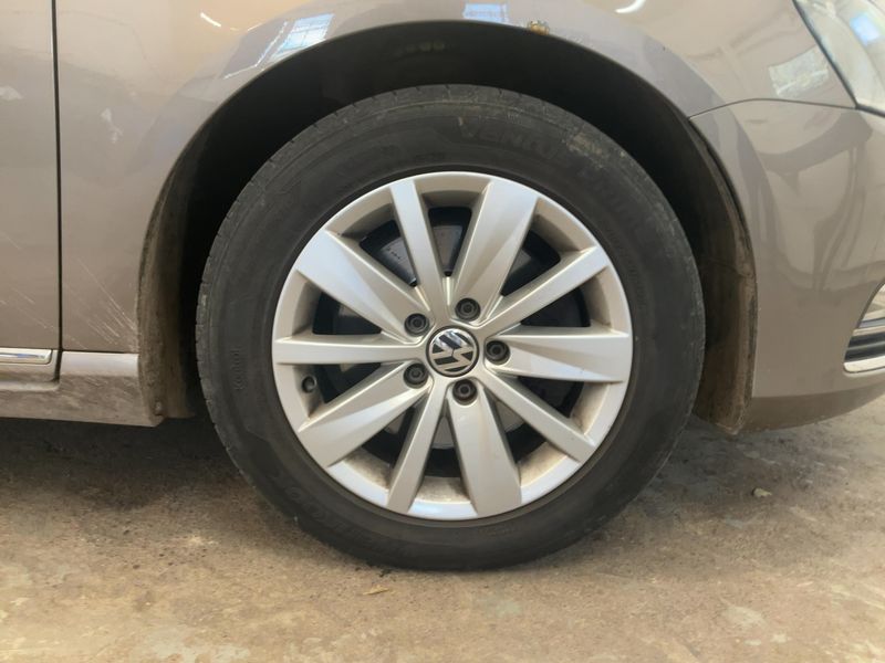 Volkswagen Passat 2.0 TDI Comfortline BlueMotion Tech 2011 – снимка 20