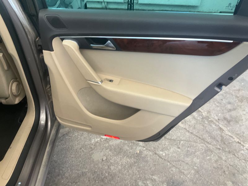 Volkswagen Passat 2.0 TDI Comfortline BlueMotion Tech 2011 – снимка 34