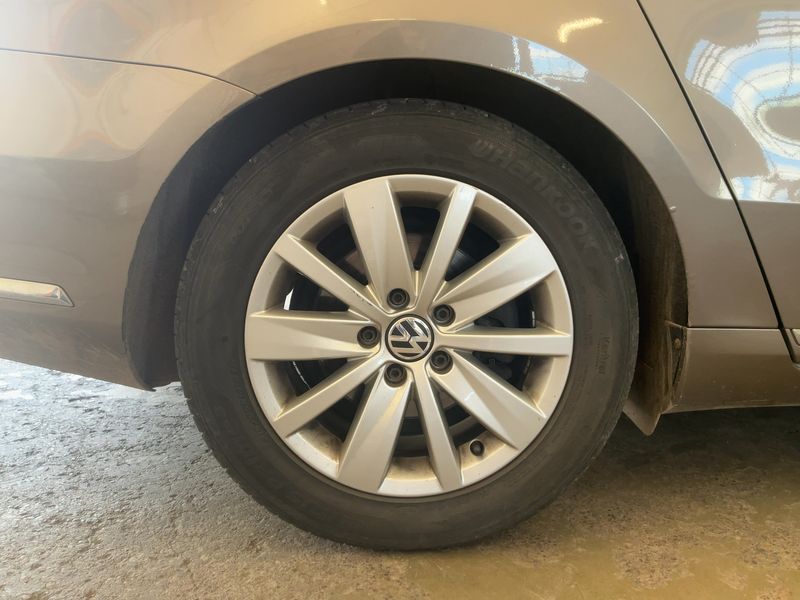 Volkswagen Passat 2.0 TDI Comfortline BlueMotion Tech 2011 – снимка 19