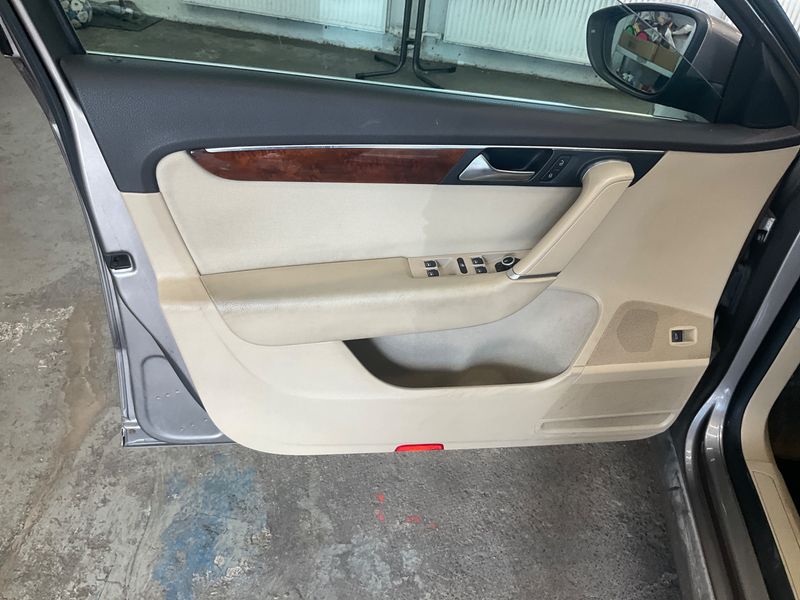 Volkswagen Passat 2.0 TDI Comfortline BlueMotion Tech 2011 – снимка 32