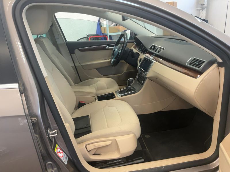 Volkswagen Passat 2.0 TDI Comfortline BlueMotion Tech 2011 – снимка 11