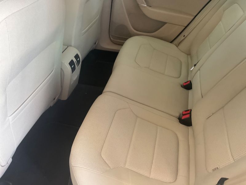 Volkswagen Passat 2.0 TDI Comfortline BlueMotion Tech 2011 – снимка 41