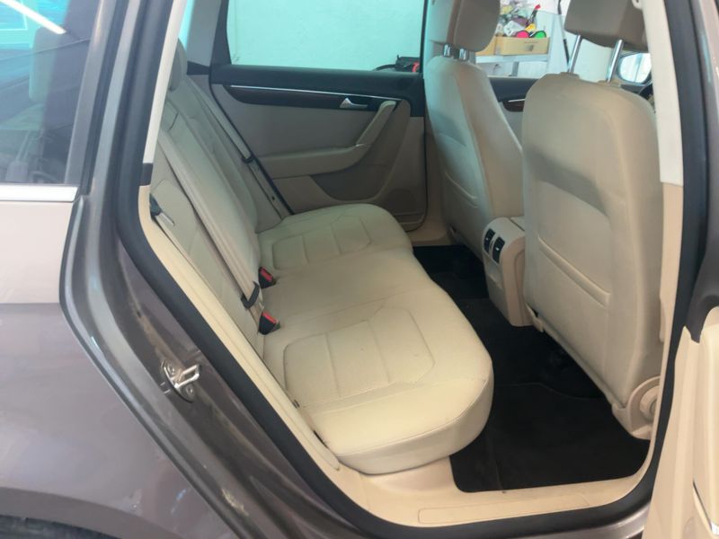 Volkswagen Passat 2.0 TDI Comfortline BlueMotion Tech 2011 – снимка 14