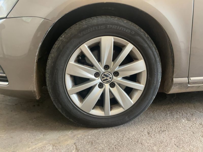 Volkswagen Passat 2.0 TDI Comfortline BlueMotion Tech 2011 – снимка 17