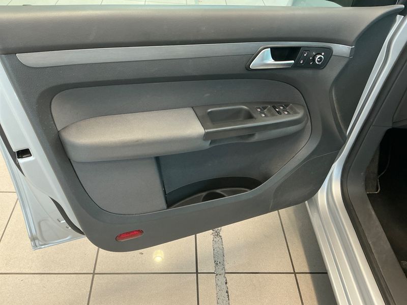 Volkswagen Touran 2.0 TDI Comfortline 2014 – снимка 25