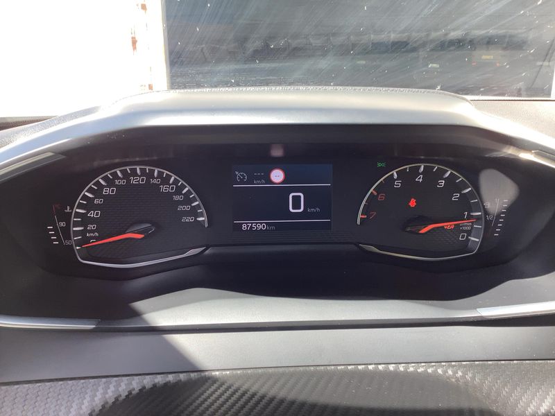 Peugeot 2008 1.5 Blue-HDi Allure Pack 2021 – снимка 18
