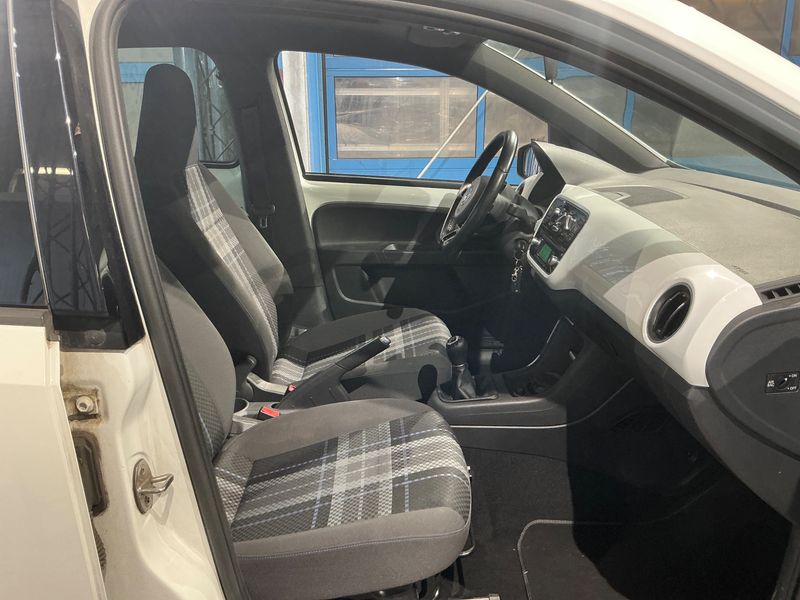 Volkswagen up! 1.0 Club up! 2015 – снимка 3