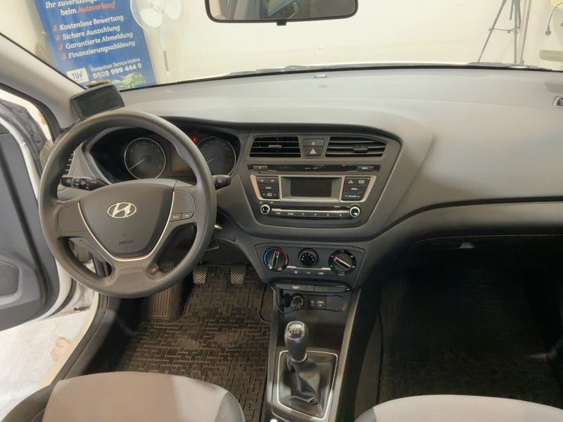 Hyundai i20 1.2 Life 2017 – снимка 18