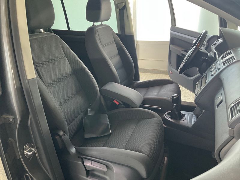 Volkswagen Touran 1.6 TDI Comfortline BlueMotion Tech 2013 – снимка 3