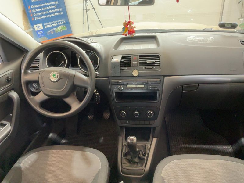 Skoda Yeti 1.2 TSI 2011 – снимка 17