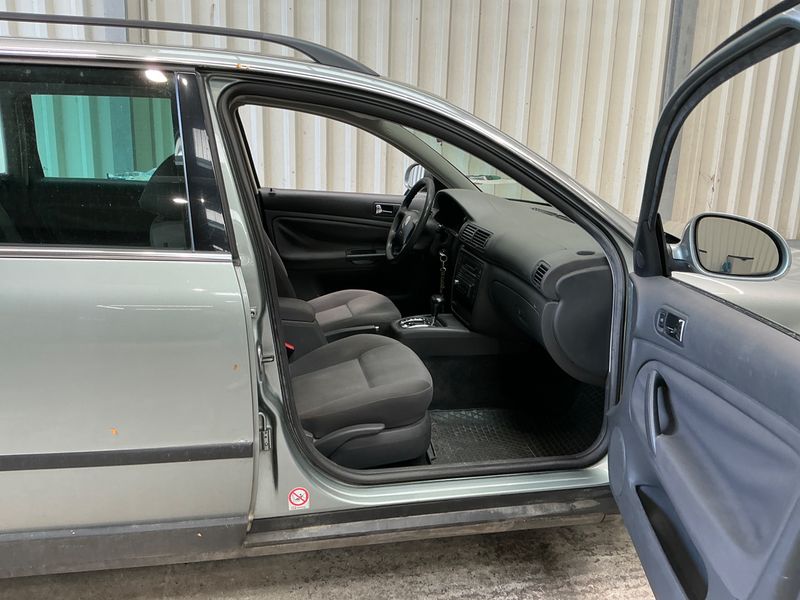 Volkswagen Passat 1.9 TDI 2004 – снимка 3