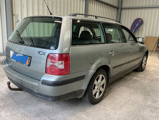Volkswagen Passat 1.9 TDI 2004 – снимка 2