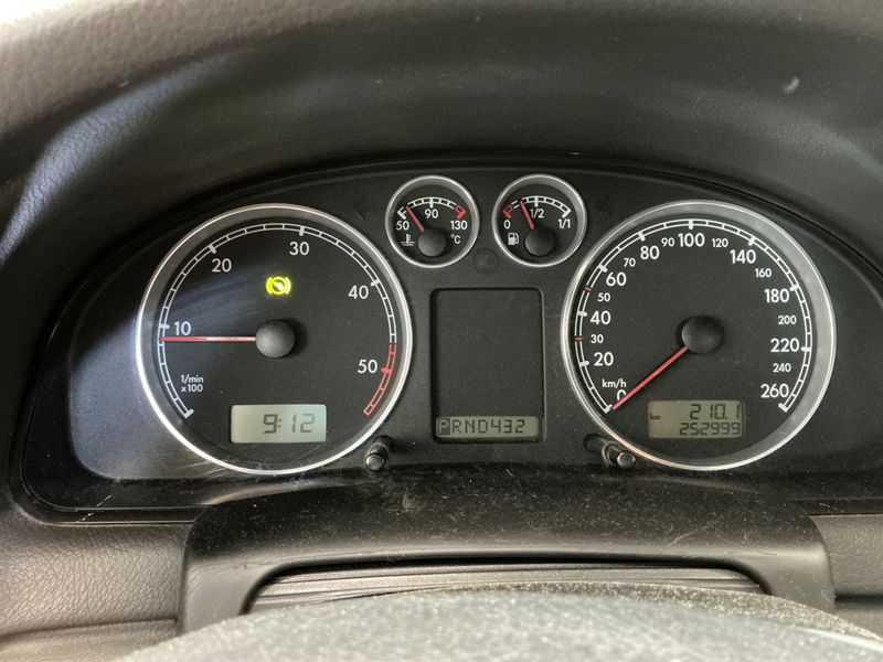 Volkswagen Passat 1.9 TDI 2004 – снимка 4