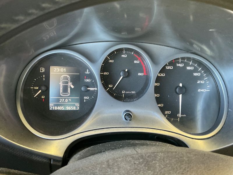Seat Leon 1.6 TDI Stylance / Style 2010 – снимка 4