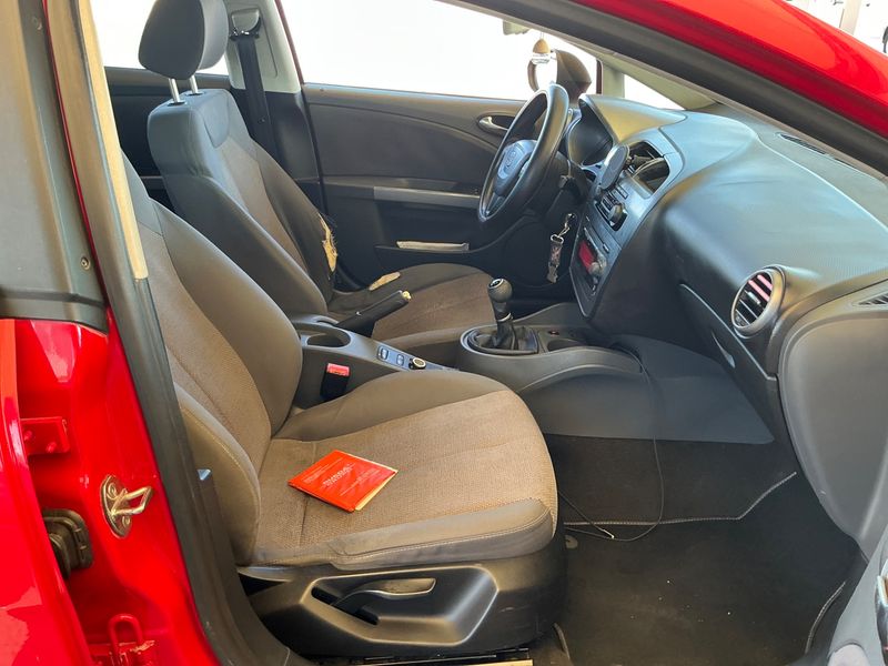 Seat Leon 1.6 TDI Stylance / Style 2010 – снимка 3