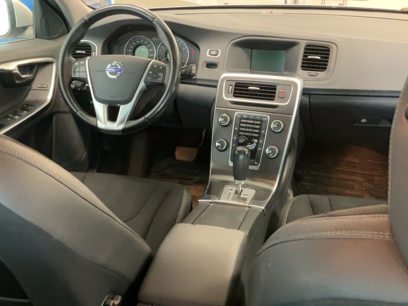 Volvo V60 1.6 T4 Momentum 2012 – снимка 18