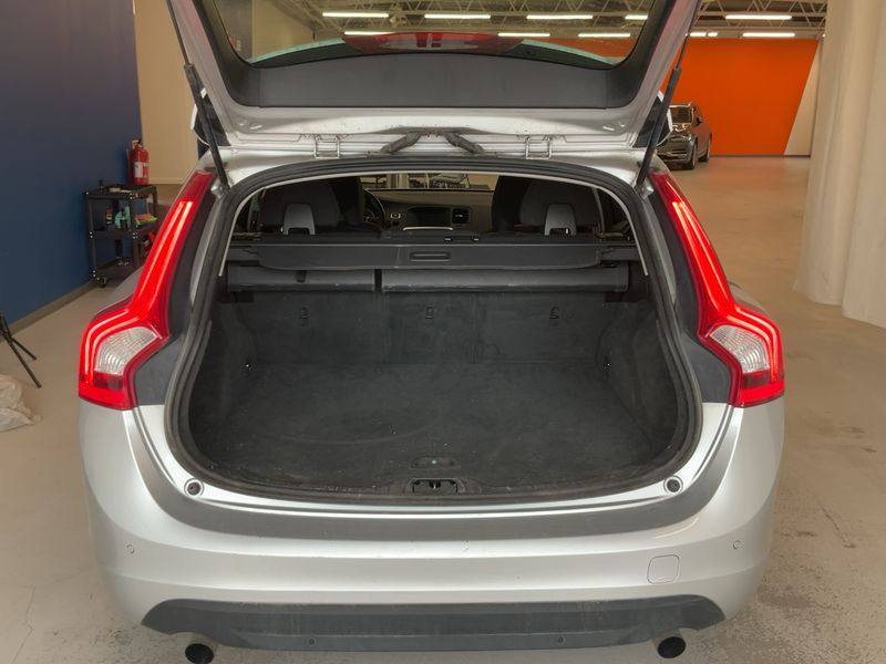 Volvo V60 1.6 T4 Momentum 2012 – снимка 16