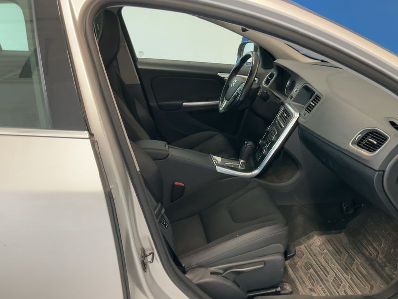 Volvo V60 1.6 T4 Momentum 2012 – снимка 17
