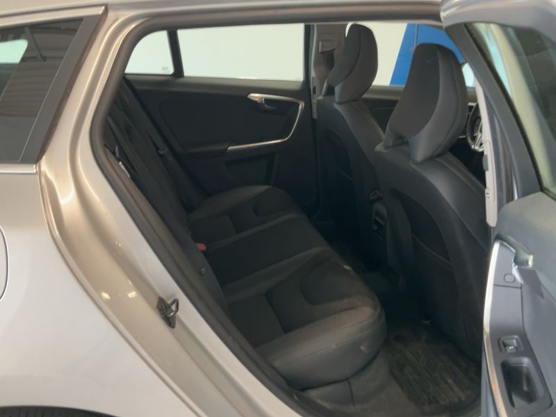 Volvo V60 1.6 T4 Momentum 2012 – снимка 20