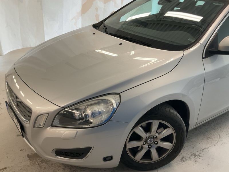 Volvo V60 1.6 T4 Momentum 2012 – снимка 2