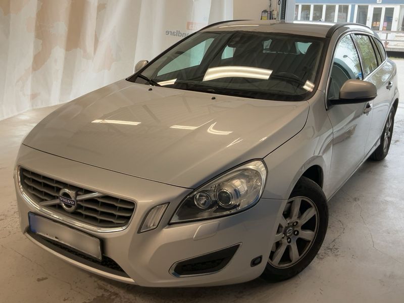 Volvo V60 1.6 T4 Momentum 2012 – снимка 1