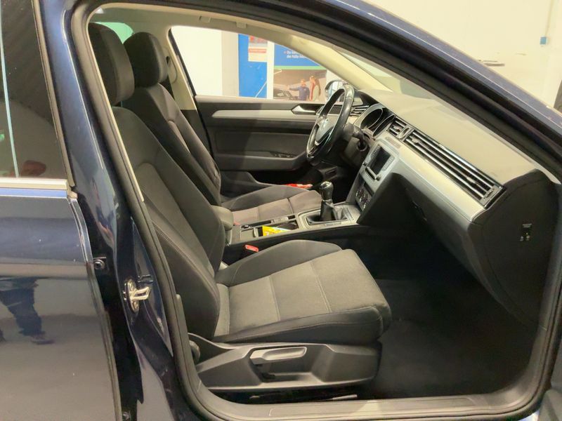 Volkswagen Passat 2.0 TDI Comfortline BlueMotion Tech 2015 – снимка 17