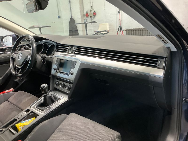 Volkswagen Passat 2.0 TDI Comfortline BlueMotion Tech 2015 – снимка 33