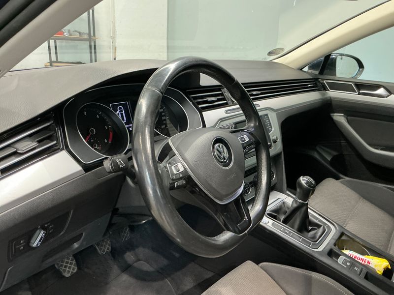 Volkswagen Passat 2.0 TDI Comfortline BlueMotion Tech 2015 – снимка 35