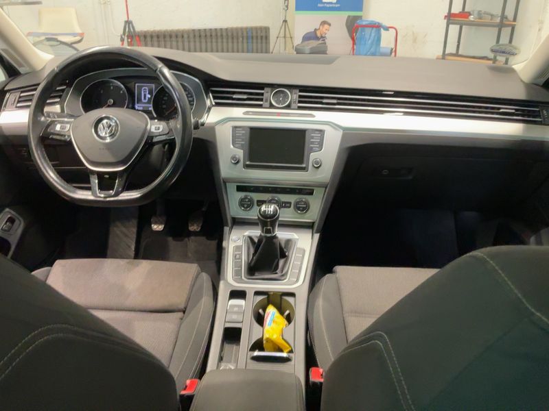 Volkswagen Passat 2.0 TDI Comfortline BlueMotion Tech 2015 – снимка 18