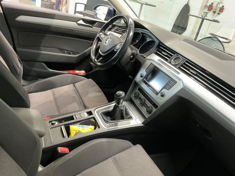 Volkswagen Passat 2.0 TDI Comfortline BlueMotion Tech 2015 – снимка 37