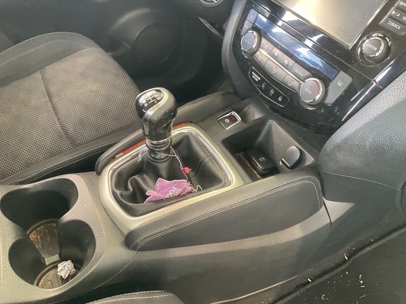 Nissan Qashqai 1.6 dCi Acenta + 2014 – снимка 31