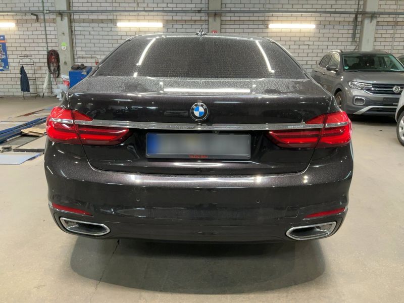 BMW 7er 740d xDrive 2018 – снимка 7