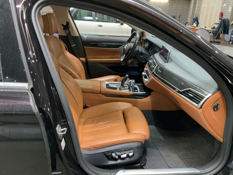 BMW 7er 740d xDrive 2018 – снимка 17
