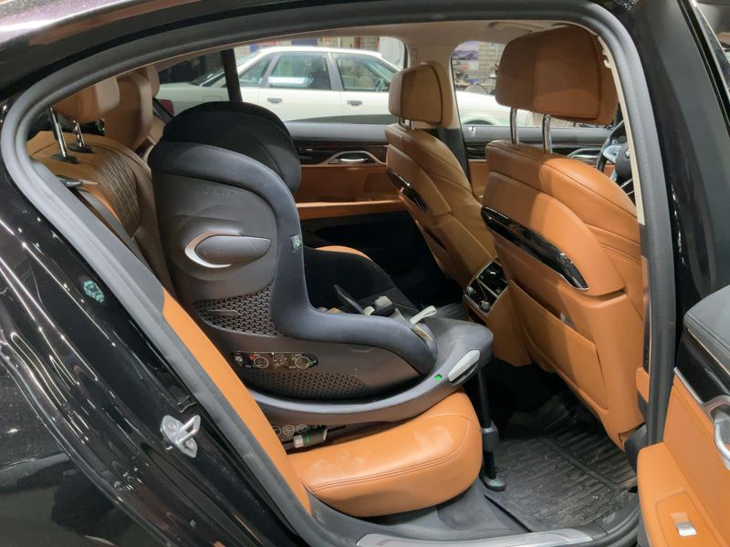 BMW 7er 740d xDrive 2018 – снимка 20