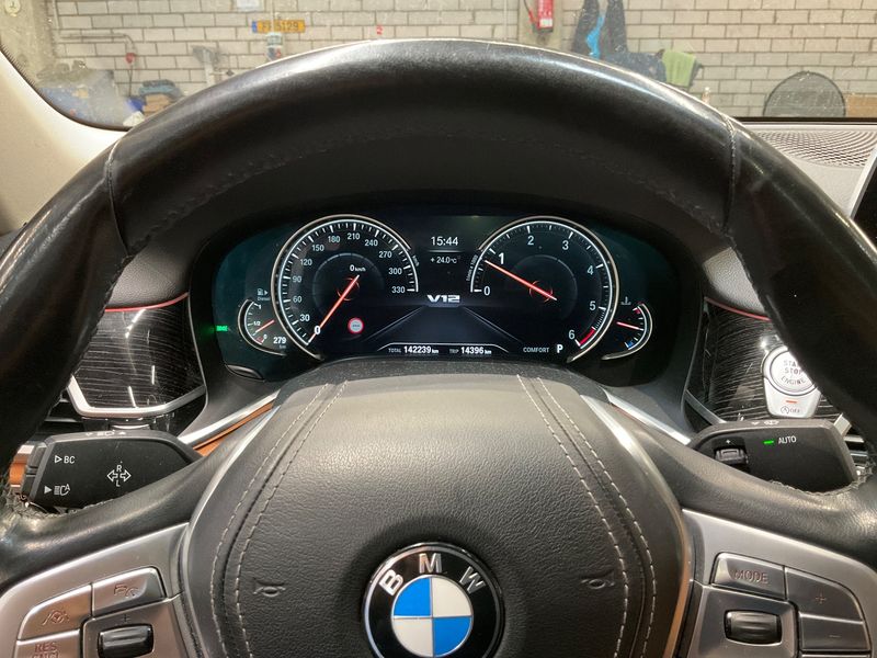 BMW 7er 740d xDrive 2018 – снимка 19
