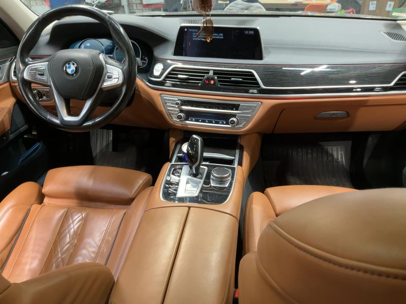 BMW 7er 740d xDrive 2018 – снимка 18