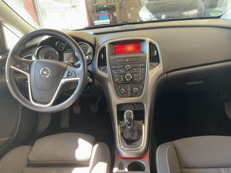 Opel Astra 1.4 Turbo Style 2015 – снимка 17