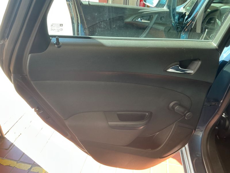Opel Astra 1.4 Turbo Style 2015 – снимка 23