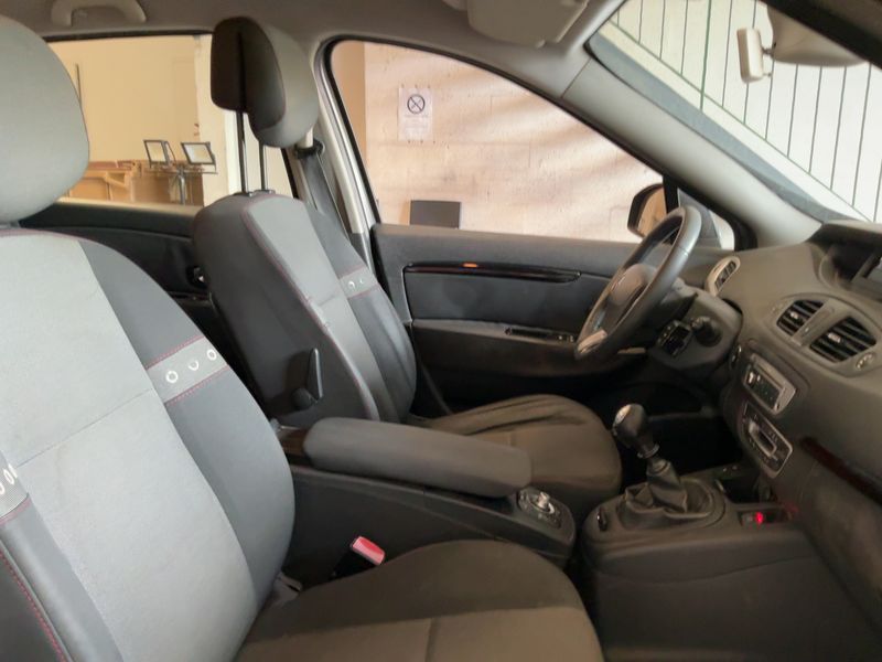 Renault Scenic 1.5 dCi Business 2012 – снимка 16