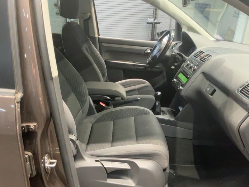 Volkswagen Touran 1.2 TSI Comfortline BlueMotion Tech 2013 – снимка 17