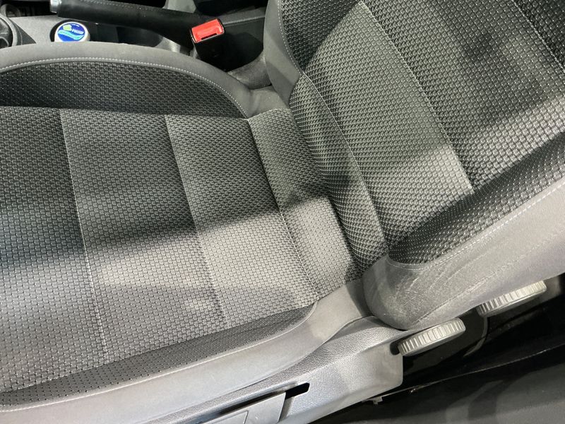 Volkswagen Touran 1.2 TSI Comfortline BlueMotion Tech 2013 – снимка 24
