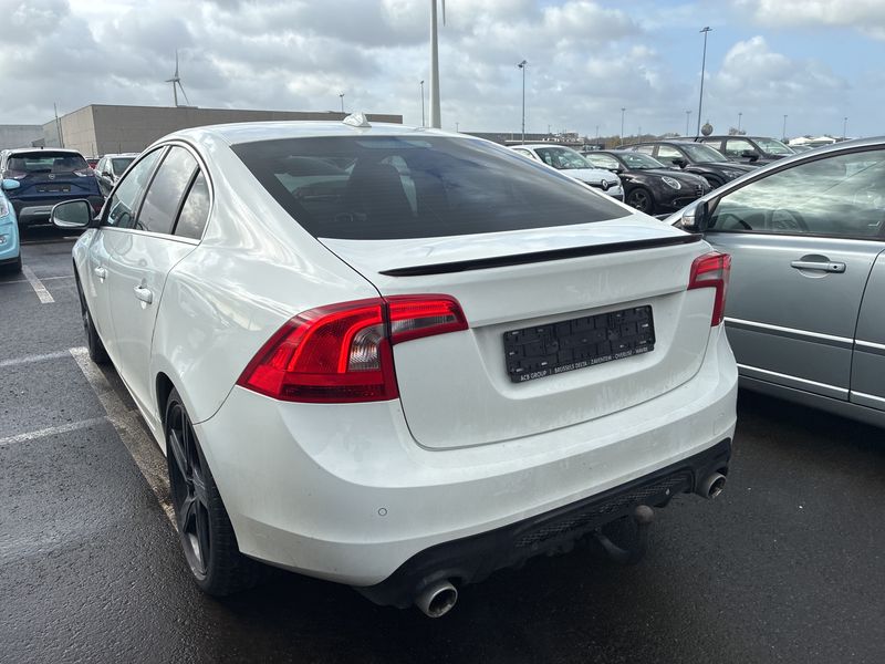 Volvo S60 2.0 D4 Kinetic 2014 – снимка 3