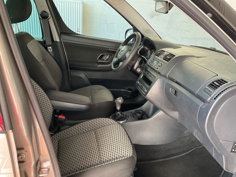 Skoda Roomster 1.2 TSI Ambition Plus Edition 2012 – снимка 3