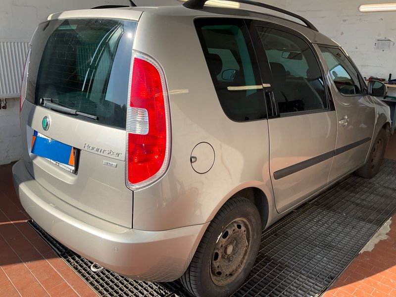 Skoda Roomster 1.2 TSI Ambition Plus Edition 2012 – снимка 2