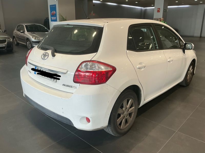 Toyota Auris 1.4 Turbodiesel Active 2011 – снимка 2