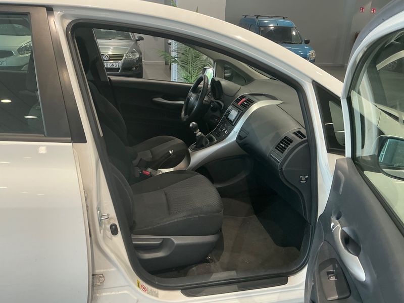 Toyota Auris 1.4 Turbodiesel Active 2011 – снимка 3