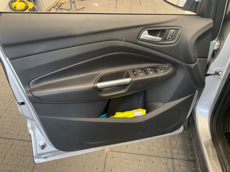 Ford Kuga 1.5 EcoBoost Titanium 2019 – снимка 36