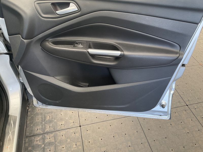 Ford Kuga 1.5 EcoBoost Titanium 2019 – снимка 38